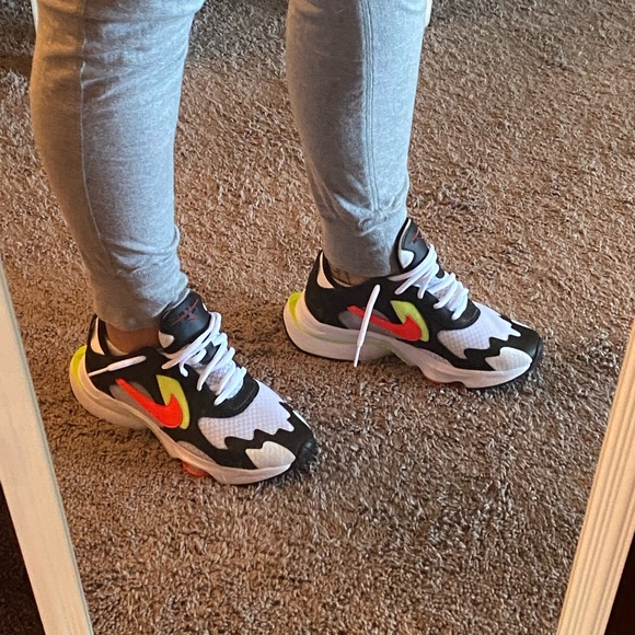 Nike sneakers - Picture 9 of 10